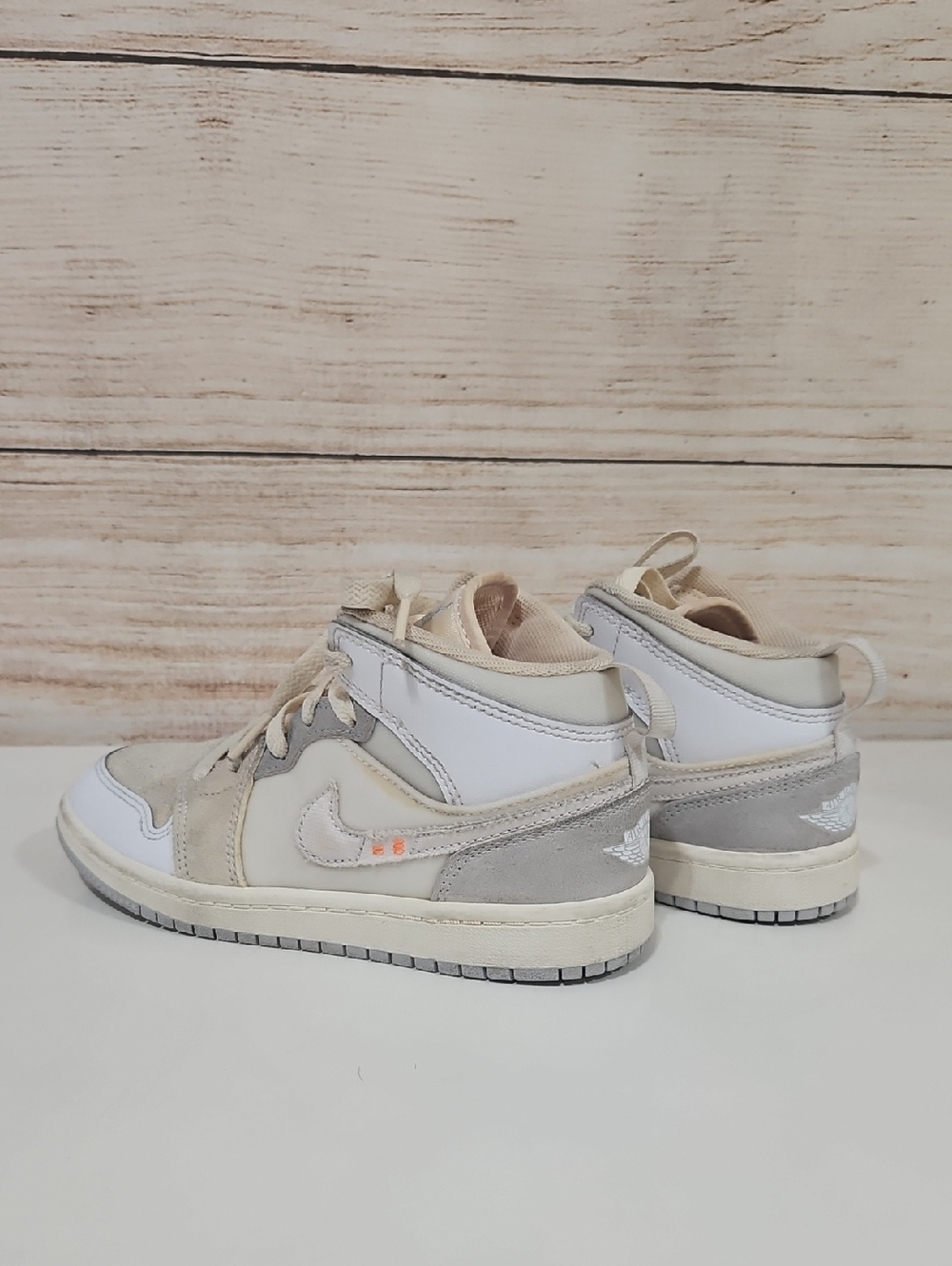 Air Jordan 1 Mid SE Craft Inside Out Kids Beige Gray Low-Top Sneakers 1 Youth - Picture 4 of 10